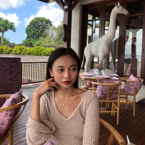 Meet your Posher, Emma - Picture 1 of 1